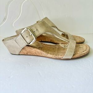 Donald J Pliner Dylan Gold Metallic Wedge Sandals Shoes NARROW